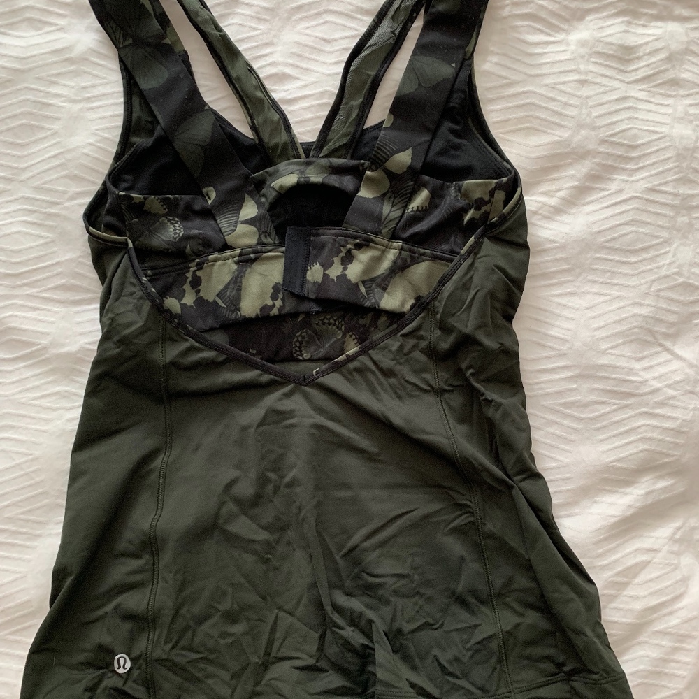Lululemon tank top with built in bra size 8
